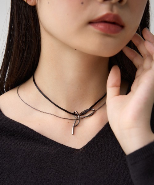 AZUL by moussy（アズールバイマウジー）の「タイデザインレイヤードチョーカー（チョーカー・レディース・シルバー/ブラック・FREE）」の2枚目の写真