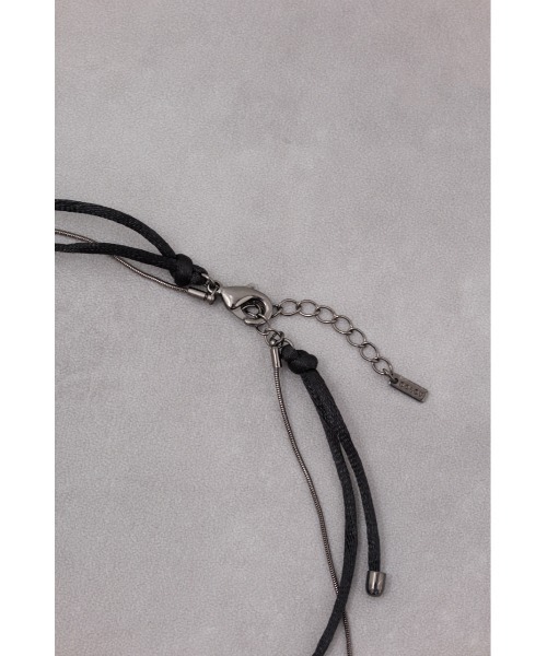 AZUL by moussy（アズールバイマウジー）の「タイデザインレイヤードチョーカー（チョーカー・レディース・シルバー/ブラック・FREE）」の8枚目の写真