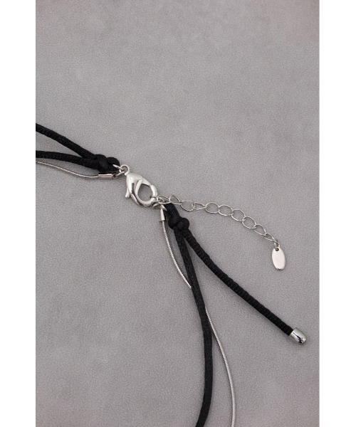 AZUL by moussy（アズールバイマウジー）の「タイデザインレイヤードチョーカー（チョーカー・レディース・シルバー/ブラック・FREE）」の3枚目の写真