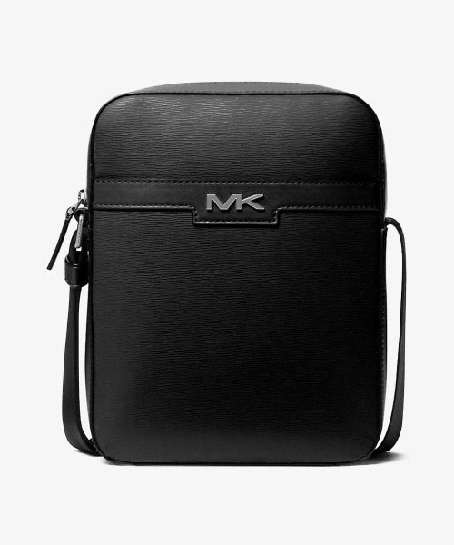 MICHAEL KORS(マイケルコース)の「COOPER フライトバッグ(ショルダーバッグ・メンズ・ブラック・FREE)」の1枚目の写真