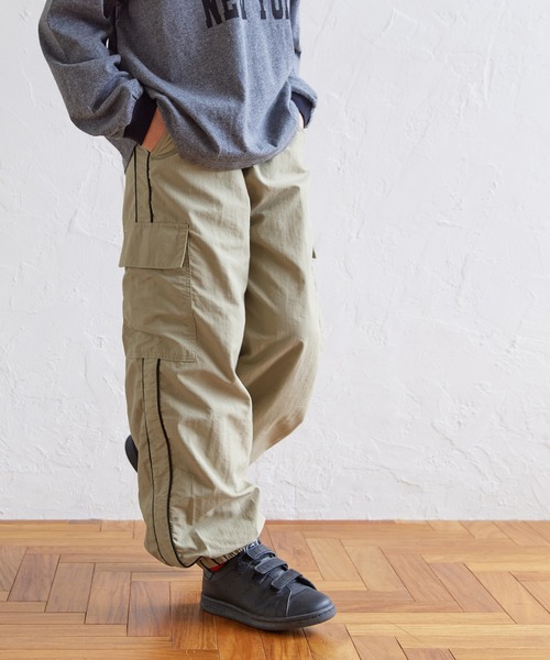 coca（coca）（コカ）の「キッズ サイドラインパラシュートカーゴパンツ（カーゴパンツ・キッズ・アイボリー/ブラック/ベージュ・120/130/140/150）」の10枚目の写真