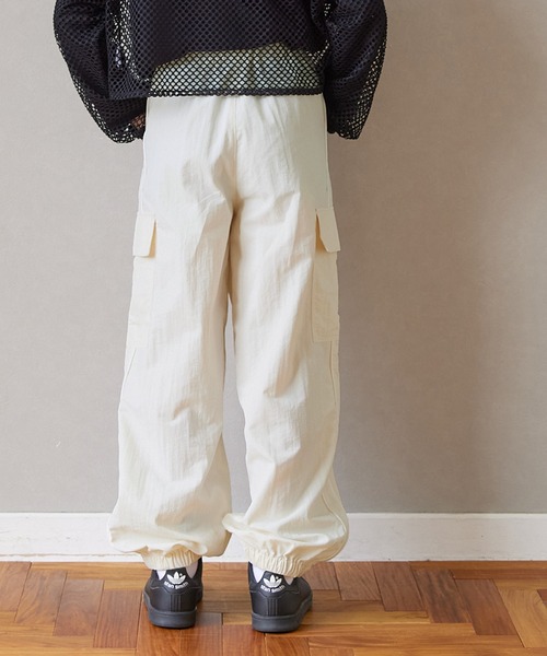 coca（coca）（コカ）の「キッズ サイドラインパラシュートカーゴパンツ（カーゴパンツ・キッズ・アイボリー/ブラック/ベージュ・120/130/140/150）」の14枚目の写真