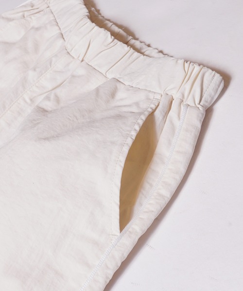 coca（coca）（コカ）の「キッズ サイドラインパラシュートカーゴパンツ（カーゴパンツ・キッズ・アイボリー/ブラック/ベージュ・120/130/140/150）」の16枚目の写真