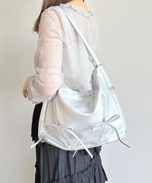 apres jour(アプレジュール)の「【apres jour×ARIAZ】2WAYリボンデザインバッグ(ショルダーバッグ・レディース・ブラック/ライトピンク/オフホワイト/シルバー・FREE)」の17枚目の写真