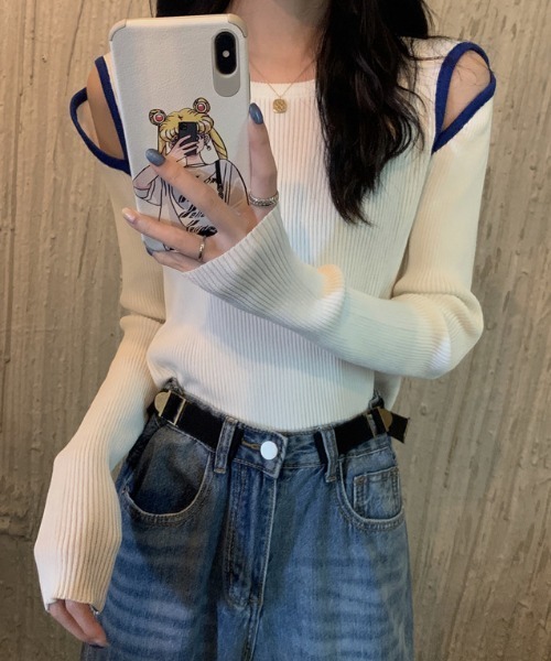 Vipoa(ヴィポア)の「バイカラーオフショルダーニット(ニット/セーター・レディース・ブラック/ホワイト/ブラウン/グリーン/ベージュ・FREE)」の7枚目の写真