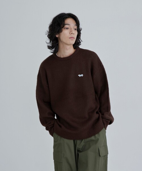 PENNEYS(ぺニーズ)の「垢抜け ワンポイントニット/Penneys(ぺニーズ)別注シャギークルーネックニット(ニット/セーター・メンズ・ダークブラウン/レッド/オリーブ/オフホワイト・M/L/XL)」の12枚目の写真