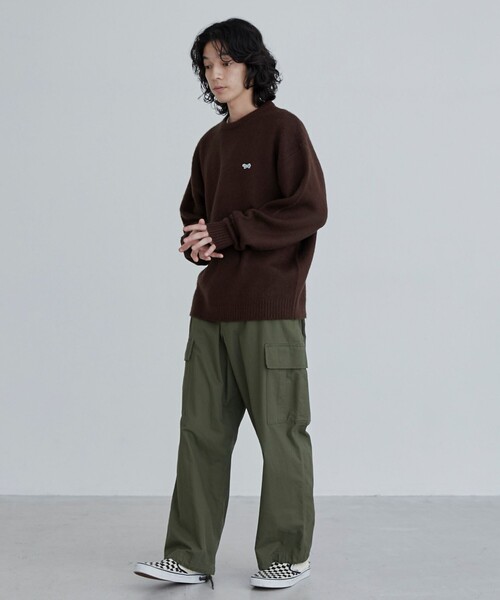 PENNEYS(ぺニーズ)の「垢抜け ワンポイントニット/Penneys(ぺニーズ)別注シャギークルーネックニット(ニット/セーター・メンズ・ダークブラウン/レッド/オリーブ/オフホワイト・M/L/XL)」の14枚目の写真