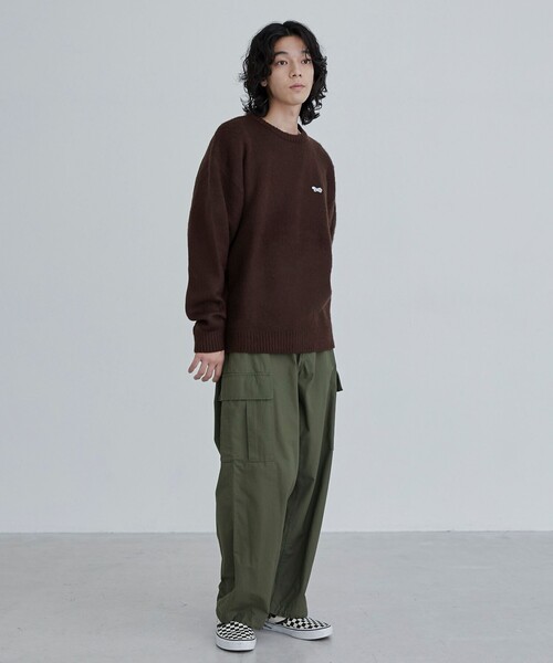 PENNEYS(ぺニーズ)の「垢抜け ワンポイントニット/Penneys(ぺニーズ)別注シャギークルーネックニット(ニット/セーター・メンズ・ダークブラウン/レッド/オリーブ/オフホワイト・M/L/XL)」の16枚目の写真