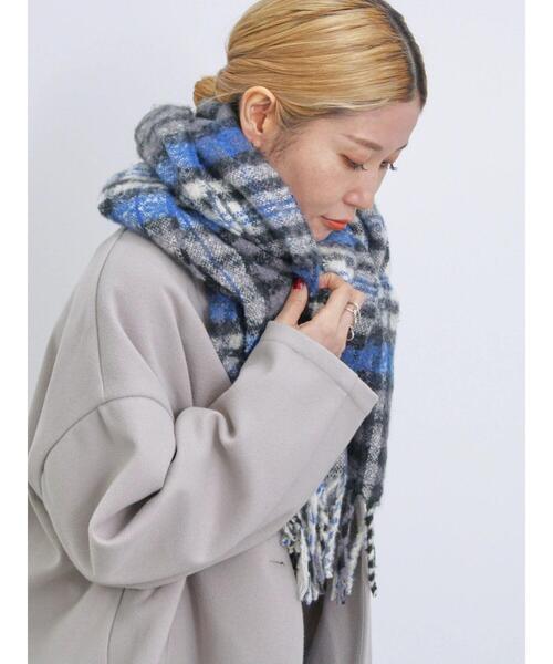 Samansa Mos2 blue（サマンサモスモスブルー）の「ブークレチェックマフラー（ストール/ショール・レディース・キナリ/ブルー/グレー・F）」の3枚目の写真