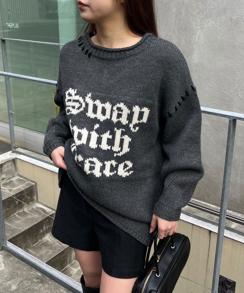 RAY CASSIN（レイカズン）の「【ゆったり着心地】ロゴジャガードチュニックワンピース（ニット/セーター・レディース・レッド/ブルー/チャコールグレー/アイボリー・FREE）」の3枚目の写真