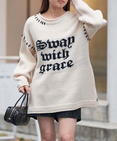 RAY CASSIN（レイカズン）の「【ゆったり着心地】ロゴジャガードチュニックワンピース（ニット/セーター・レディース・レッド/ブルー/チャコールグレー/アイボリー・FREE）」の2枚目の写真