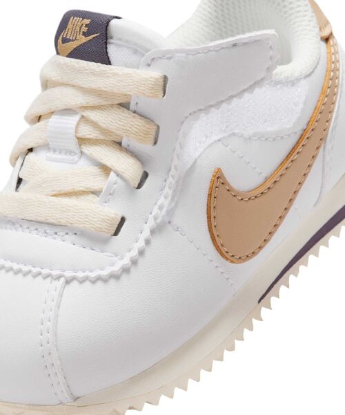 NIKE（ナイキ）の「《親子コーデ対応商品》ナイキ コルテッツ イージーオン ベビーシューズ / Nike Cortez EasyOn Baby/Toddler Shoes DM0952-109 White（スニーカー・キッズ・ホワイト系その他4・8/9/10/11/12/13）」の4枚目の写真