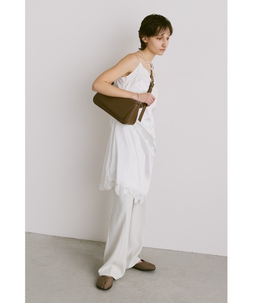 un/neu(アンノイ)の「横長スクエアアシンメトリーボディバッグ / ワンショルダーバッグ(ボディバッグ/ウエストポーチ・レディース・ブラック/ブラウン・FREE)」の16枚目の写真