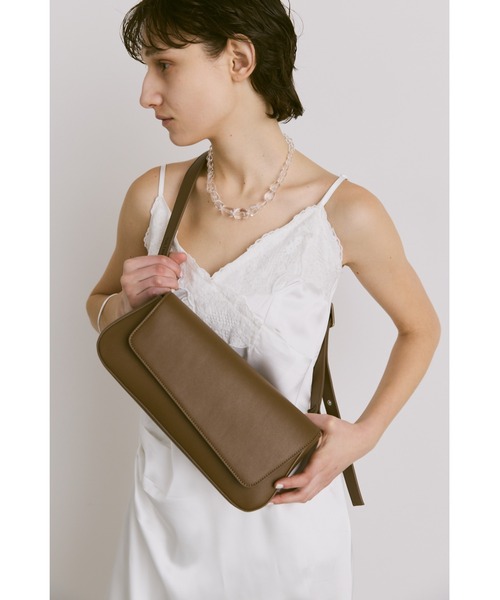 un/neu(アンノイ)の「横長スクエアアシンメトリーボディバッグ / ワンショルダーバッグ(ボディバッグ/ウエストポーチ・レディース・ブラック/ブラウン・FREE)」の10枚目の写真