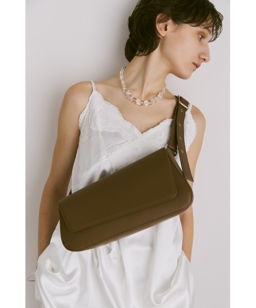 un/neu(アンノイ)の「横長スクエアアシンメトリーボディバッグ / ワンショルダーバッグ(ボディバッグ/ウエストポーチ・レディース・ブラック/ブラウン・FREE)」の9枚目の写真