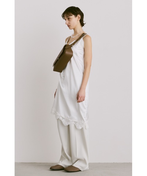 un/neu(アンノイ)の「横長スクエアアシンメトリーボディバッグ / ワンショルダーバッグ(ボディバッグ/ウエストポーチ・レディース・ブラック/ブラウン・FREE)」の19枚目の写真