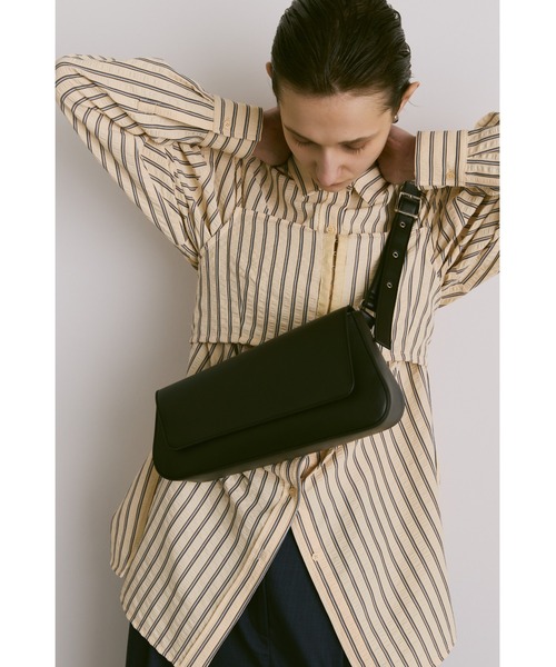 un/neu(アンノイ)の「横長スクエアアシンメトリーボディバッグ / ワンショルダーバッグ(ボディバッグ/ウエストポーチ・レディース・ブラック/ブラウン・FREE)」の21枚目の写真