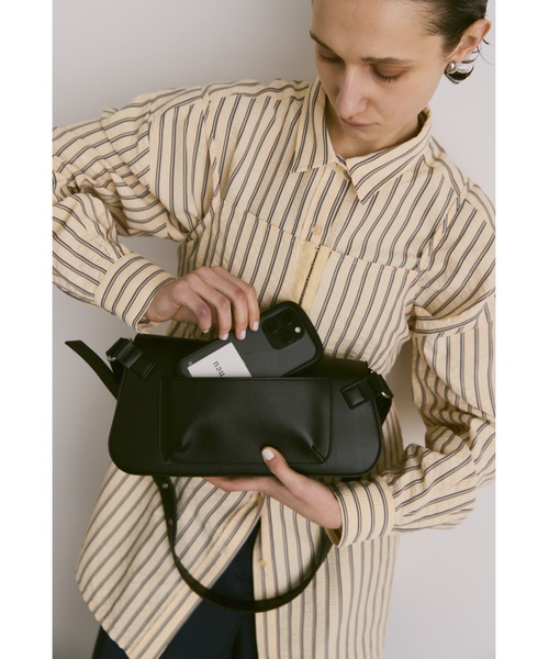 un/neu(アンノイ)の「横長スクエアアシンメトリーボディバッグ / ワンショルダーバッグ(ボディバッグ/ウエストポーチ・レディース・ブラック/ブラウン・FREE)」の20枚目の写真