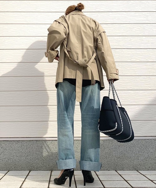 Q（キュー）の「2wayショートトレンチ（トレンチコート・レディース・ライトブルー/ベージュ・MEDIUM）」の12枚目の写真