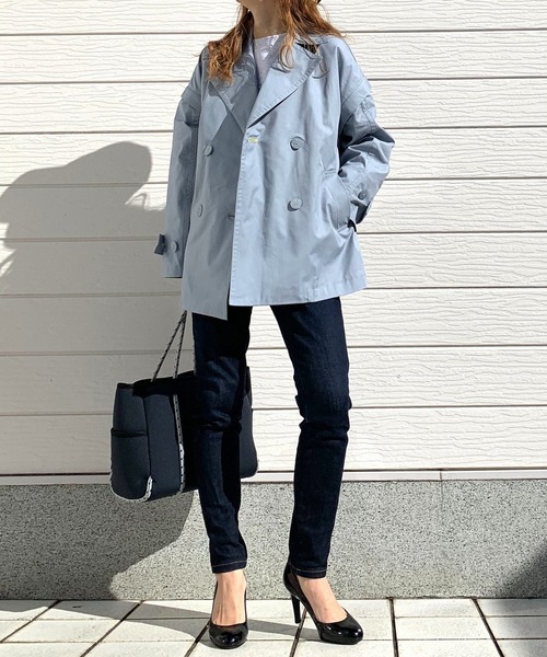 Q（キュー）の「2wayショートトレンチ（トレンチコート・レディース・ライトブルー/ベージュ・MEDIUM）」の21枚目の写真