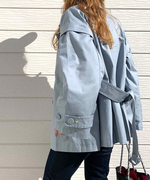 Q（キュー）の「2wayショートトレンチ（トレンチコート・レディース・ライトブルー/ベージュ・MEDIUM）」の19枚目の写真