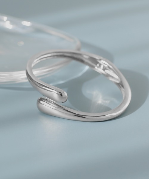 ANEMONE（アネモネ）の「ドロップメタルラインバングル（バングル/リストバンド・レディース・ゴールド/シルバー・FREE）」の2枚目の写真