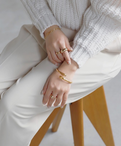 ANEMONE（アネモネ）の「ドロップメタルラインバングル（バングル/リストバンド・レディース・ゴールド/シルバー・FREE）」の9枚目の写真