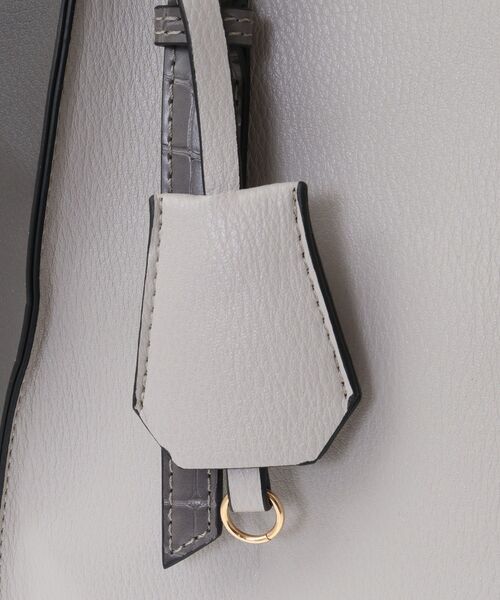 YECCA VECCA（イェッカヴェッカ）の「2way配色ZIPデザインバッグ（トートバッグ・レディース・チャコールグレー/ライトグレー/ベージュ・FREE）」の16枚目の写真