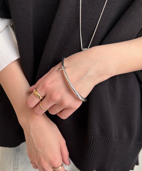 DouDou（ドゥドゥ）の「オーバルバングル（ブレスレット・レディース・シルバー/ゴールド・FREE）」の4枚目の写真