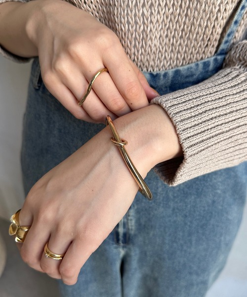 DouDou（ドゥドゥ）の「オーバルバングル（ブレスレット・レディース・シルバー/ゴールド・FREE）」の5枚目の写真