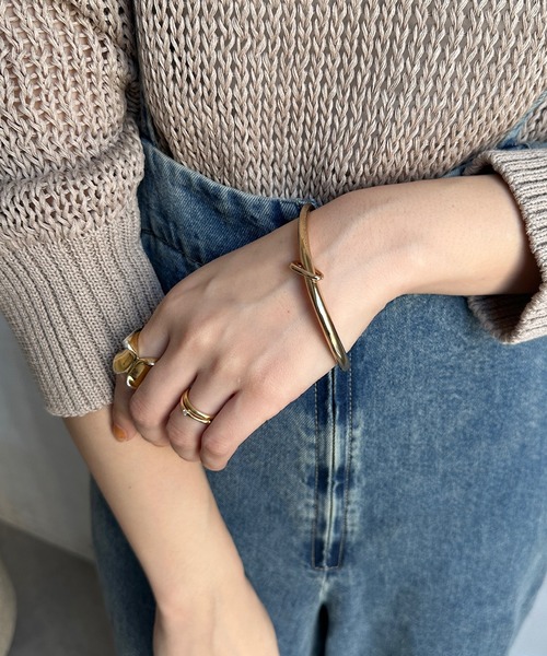 DouDou（ドゥドゥ）の「オーバルバングル（ブレスレット・レディース・シルバー/ゴールド・FREE）」の6枚目の写真