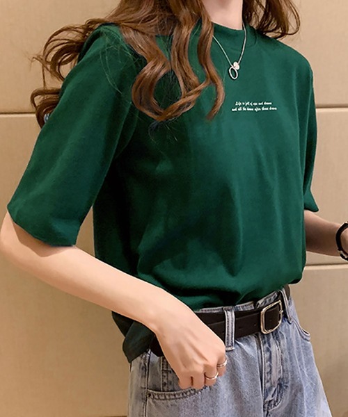 Asterellivi(アステレリビ)の「1枚で映える!英字ロゴラウンドTシャツ/春夏のマストアイテム(Tシャツ/カットソー・レディース・グリーン/オレンジ/ブラック/ホワイト・FREE)」の3枚目の写真