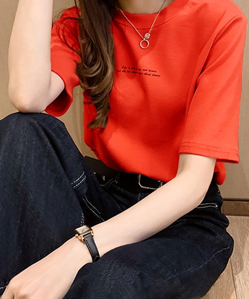 Asterellivi(アステレリビ)の「1枚で映える!英字ロゴラウンドTシャツ/春夏のマストアイテム(Tシャツ/カットソー・レディース・グリーン/オレンジ/ブラック/ホワイト・FREE)」の5枚目の写真