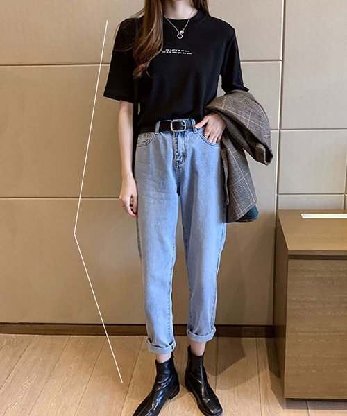 Asterellivi(アステレリビ)の「1枚で映える!英字ロゴラウンドTシャツ/春夏のマストアイテム(Tシャツ/カットソー・レディース・グリーン/オレンジ/ブラック/ホワイト・FREE)」の7枚目の写真