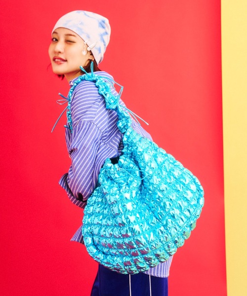 What Is Heart（ワットイズハート）の「hekireki blue shirring bag - シャーリングバッグ -（ハンドバッグ・レディース・ブルー・FREE）」の4枚目の写真