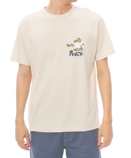 RVCA(ルーカ)の「RVCA メンズ 【LAURYN ALVAREZ】 LA FISHSCHOOL SS Tシャツ 【2025年春夏モデル】/ルーカバックプリント半袖Tシャツ(Tシャツ/カットソー・メンズ・クリーム・LARGE/MEDIUM/SMALL/X-LARGE)」の2枚目の写真