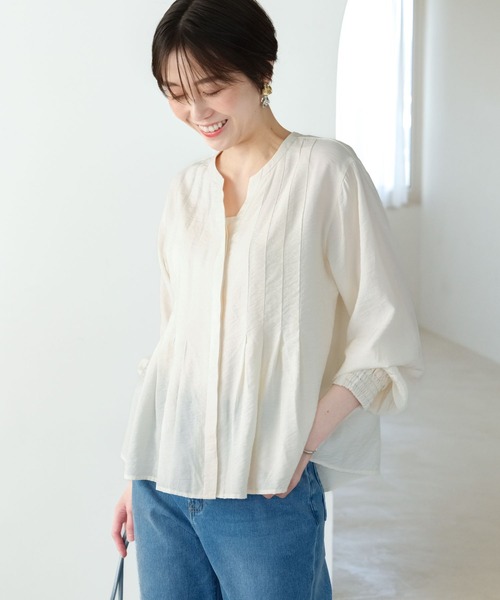 Elura(エルーラ)の「アイロンいらずセミシアタックブラウス/316597(シャツ/ブラウス・レディース・オフホワイト/ライトブルー/ベージュ・FREE)」の2枚目の写真