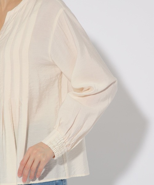 Elura(エルーラ)の「アイロンいらずセミシアタックブラウス/316597(シャツ/ブラウス・レディース・オフホワイト/ライトブルー/ベージュ・FREE)」の9枚目の写真