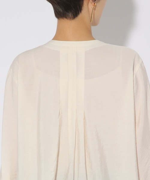 Elura(エルーラ)の「アイロンいらずセミシアタックブラウス/316597(シャツ/ブラウス・レディース・オフホワイト/ライトブルー/ベージュ・FREE)」の7枚目の写真