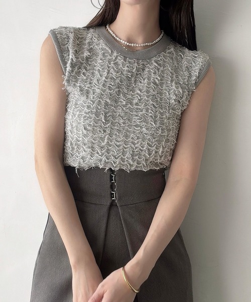 Meiru(メイル)の「ツイードフリンジノースリーブニット(ニット/セーター・レディース・グレー/アイボリー/ブラック・LARGE/MEDIUM)」の6枚目の写真