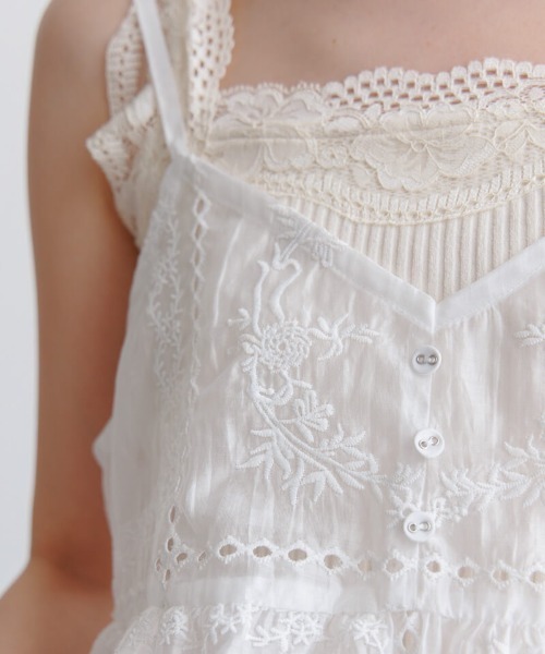 flower(フラワー)の「ノスタルジーエンブロイダリービスチェ(キャミソール・レディース・コーラルピンク/ホワイト・FREE)」の9枚目の写真