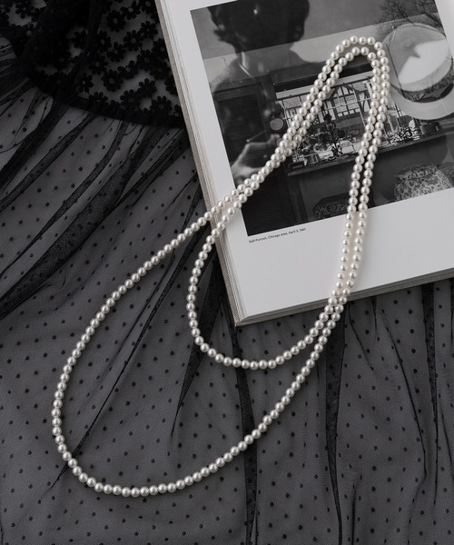 MAISON BREEZE(メゾンブリーズ)の「【MAISON BREEZE】7mmパール スーパーロングネックレス OSWY(ネックレス・レディース・ホワイト・FREE)」の2枚目の写真