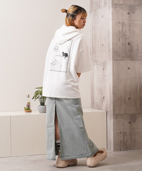 1111clothing(ワンフォークロージング)の「ガール&クロネコ ポンチTパーカー / Girl & Kuroneko Ponch Short-Sleeved Hoodie(パーカー・レディース・ブラック/ライトグレー/ホワイト・L/M)」の6枚目の写真