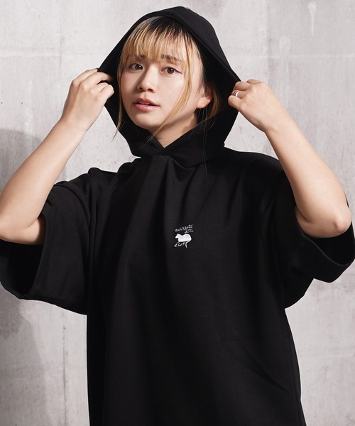 1111clothing(ワンフォークロージング)の「ガール&クロネコ ポンチTパーカー / Girl & Kuroneko Ponch Short-Sleeved Hoodie(パーカー・レディース・ブラック/ライトグレー/ホワイト・L/M)」の13枚目の写真