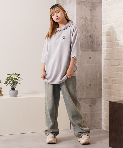 1111clothing(ワンフォークロージング)の「ガール&クロネコ ポンチTパーカー / Girl & Kuroneko Ponch Short-Sleeved Hoodie(パーカー・レディース・ブラック/ライトグレー/ホワイト・L/M)」の8枚目の写真