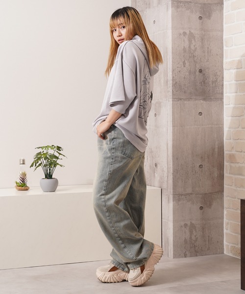 1111clothing(ワンフォークロージング)の「ガール&クロネコ ポンチTパーカー / Girl & Kuroneko Ponch Short-Sleeved Hoodie(パーカー・レディース・ブラック/ライトグレー/ホワイト・L/M)」の5枚目の写真