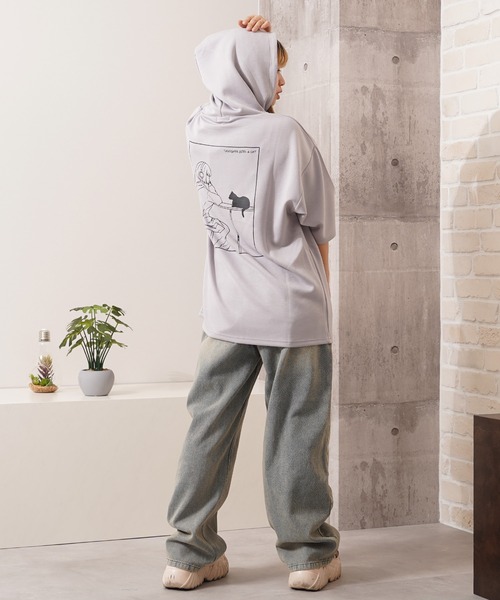1111clothing(ワンフォークロージング)の「ガール&クロネコ ポンチTパーカー / Girl & Kuroneko Ponch Short-Sleeved Hoodie(パーカー・レディース・ブラック/ライトグレー/ホワイト・L/M)」の4枚目の写真