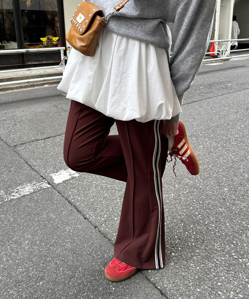 CIAOPANIC(チャオパニック)の「トラックラインフレアパンツ(その他パンツ・レディース・ブラウン/ベージュ/ネイビー・SMALL/MEDIUM)」の5枚目の写真