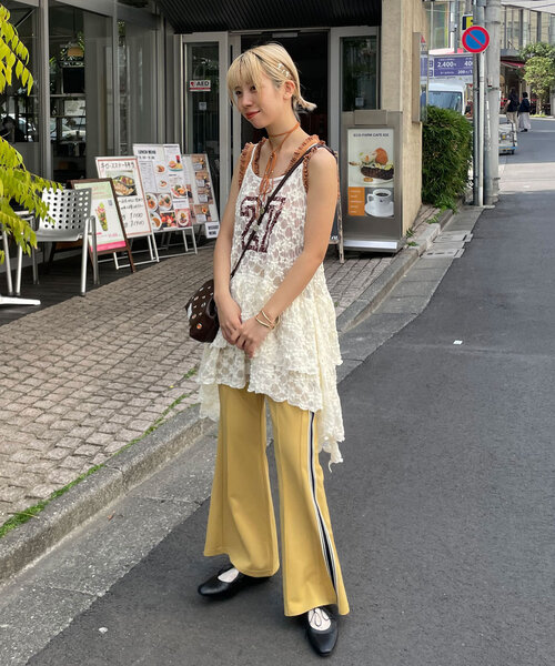 CIAOPANIC(チャオパニック)の「トラックラインフレアパンツ(その他パンツ・レディース・ブラウン/ベージュ/ネイビー・SMALL/MEDIUM)」の15枚目の写真