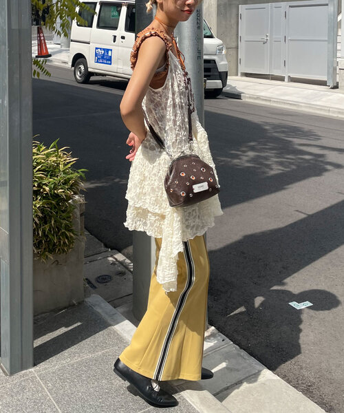 CIAOPANIC(チャオパニック)の「トラックラインフレアパンツ(その他パンツ・レディース・ブラウン/ベージュ/ネイビー・SMALL/MEDIUM)」の16枚目の写真